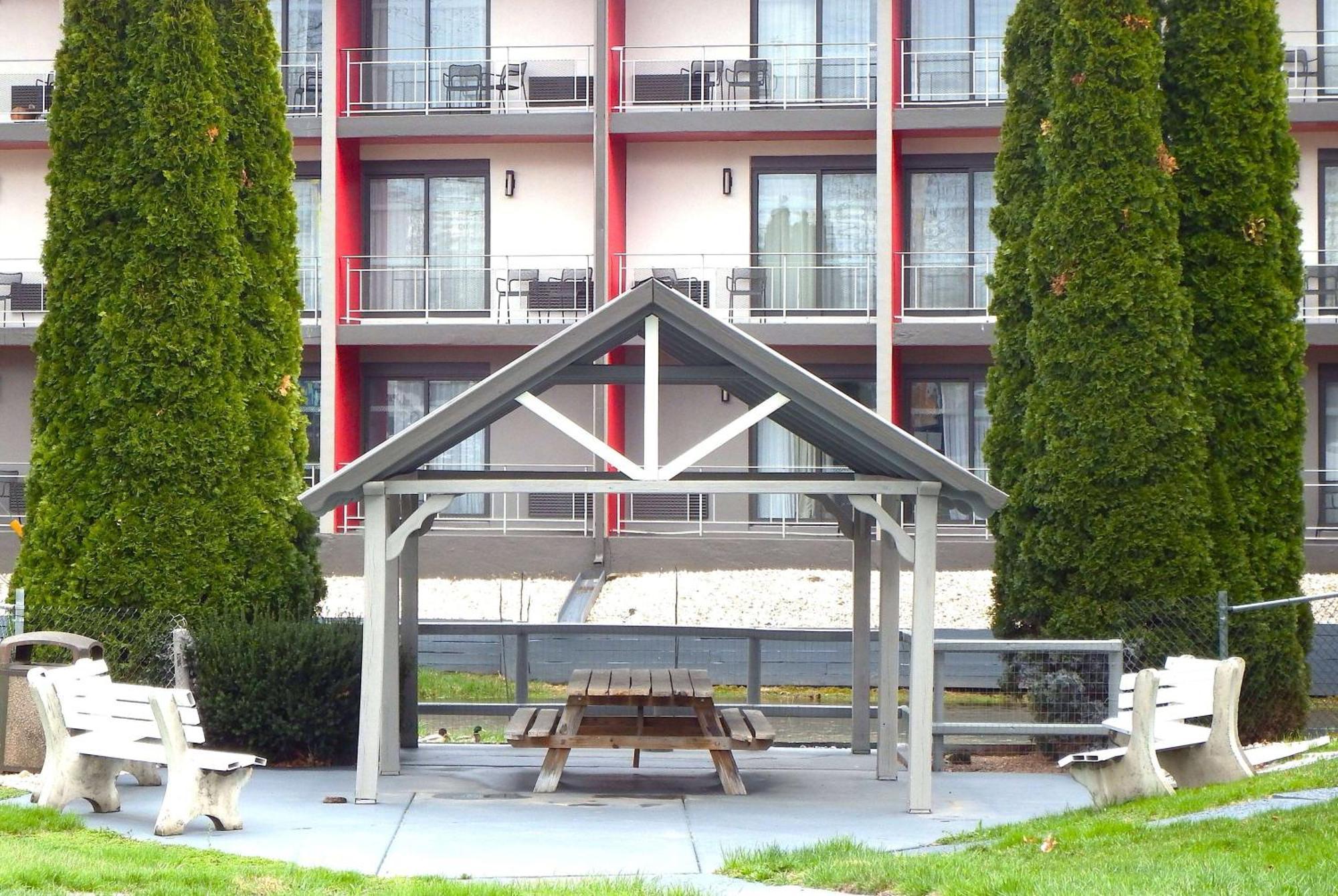 Hawthorn Extended Stay By Wyndham Chambersburg Exterior photo